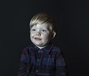 Фотопроект Idiot Box: портреты детей, прилипших к «зомбоящику