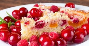 Вкуснейший сметанный пирог с ягодами от кулинарного блогера — пенсионерки Светланы Черновой