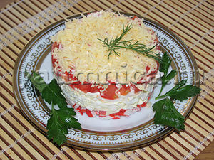 Вкуснейший салат с крабовыми палочками и помидорами – пошаговый рецепт фото