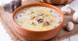 Белый суп, или немецкий Käsesuppe, пахнет так вкусно, что съесть можно вместе с тарелкой
