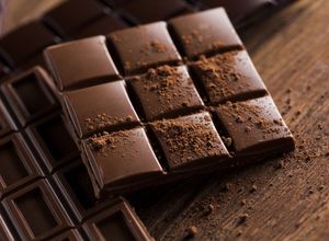 Лечимся от кашля вкусняшкой: почему шоколад лучше сиропа?