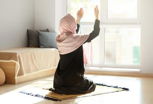 Почему мусульмане не могут совершать намаз без коврика