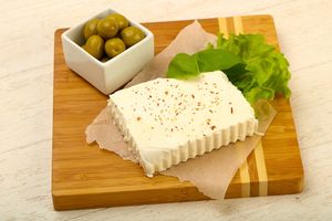 Сыр фета из обычного магазинного кефира: в салате не отличить
