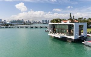 В Майами показали готовый прототип роскошного плавучего особняка за $5,5 млн