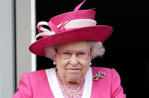 «Бабушку не предупредил...узнала из СМИ!»: Принц Гарри и Меган сложили королевские полномочия
