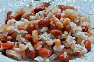 Постный рис с красной и белой фасолью