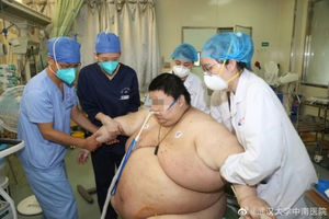 Китаец за время 5-месячного карантина набрал почти центнер лишнего веса