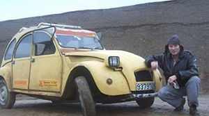 Машина электрика отказала посреди пустыни. За 12 дней он переделал авто в средство своего спасения