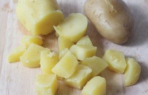 Как решить проблему, если картофель темнеет после варки