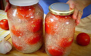 Закрываем на зиму помидоры в снегу по-сербски. Вместо уксуса весь вкус дает измельченный чеснок