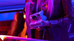 Представлена камера Polaroid Now+ с функцией мгновенной печати