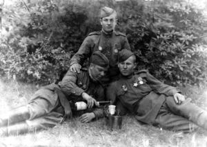 «Наркомовские 100 грамм»: правда ли, что русские солдаты пили казенную водку во время войны
