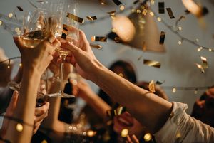 «Выпить кефир и ничего не делать»: эксперт рассказал, как прийти в себя после Нового года
