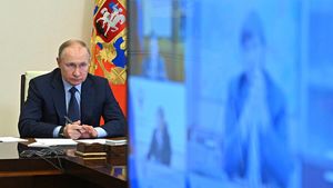 Путин проводит в Кремле встречу с Шойгу и Герасимовым
