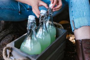 Как отмыть бутылку от зелени