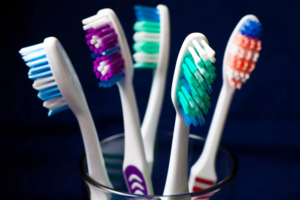 Как выбрать хорошую зубную щётку