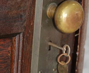 Тайна, которую раскрыли через 70 лет: Наследникам досталась квартира, запертая на ключ с 1939 года