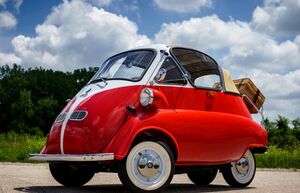 Гибрид холодильника и мотороллера: как неказистый Iso Isetta помог BMW не обанкротиться