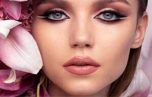 Лучшие премиальные помады и блески к праздникам