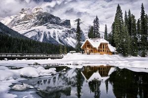 Зимняя сказка: 15 домиков в горах