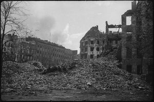 Горе побежденным: Руины Берлина на фотографиях Валерия Фаминского