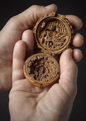 Эти изделия 16 века настолько миниатюрны, что исследователи используют рентген