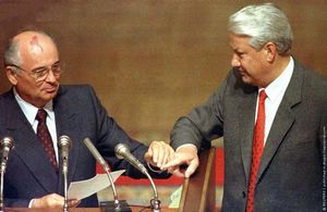 Виталий Коротич:"И тут мне позвонил Горбачев: "Ельцин сумасшедший, он себе вены резал. Надо его так размазать, чтобы он не поднялся!"