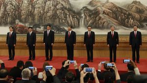 Си Цзиньпин больше не первый среди равных. Он император