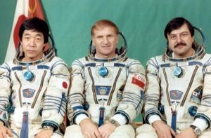 2 декабря 1990 года СССР открыл эру космического туризма