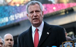 Мэр Нью-Йорка призвал горожан не выходить на улицу из-за холода в -8  