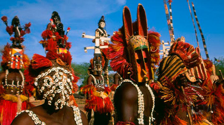 Ритуальные танцы племен. Культуры и религии Африки в 19 веке. Культы и религии Африки в 19. Верования народов Африки 19 век. Культы и религии Африки 19 век.