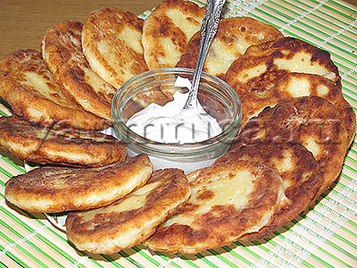 Сырники на завтрак, запеченные в сметане - пошаговый рецепт с фото | Сегодня