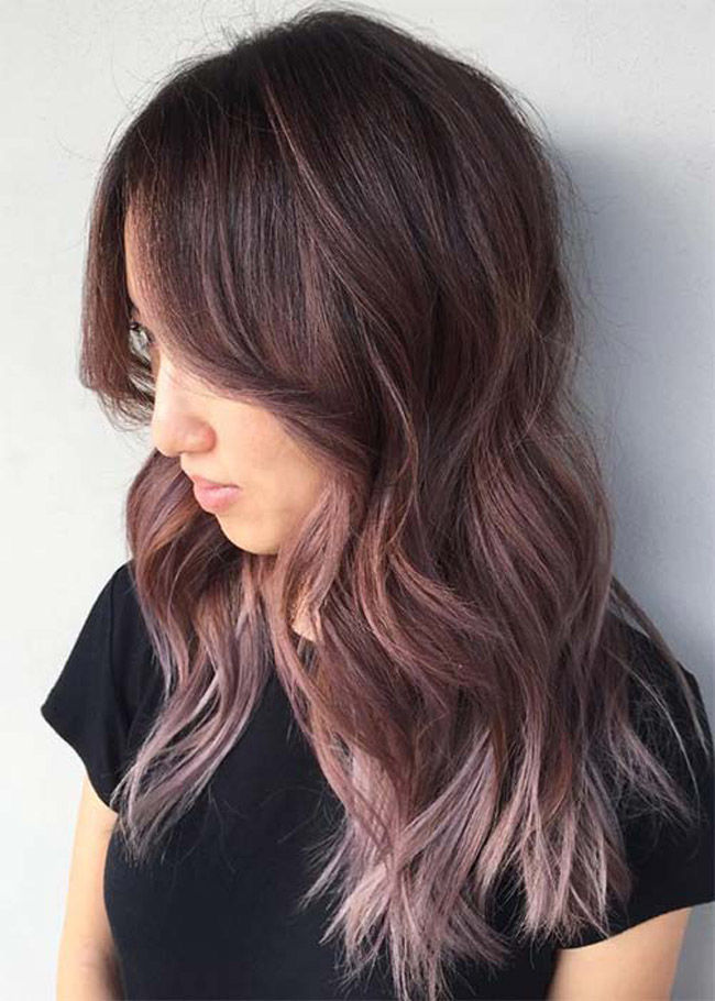 Шоколадно-лиловый оттенок волос.