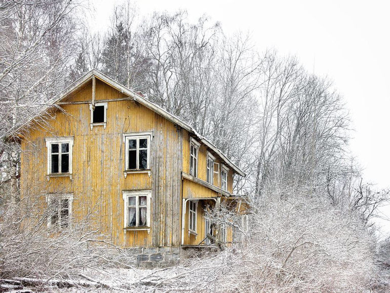 Атмосферные пейзажи заброшенных домов в Норвегии. Фото