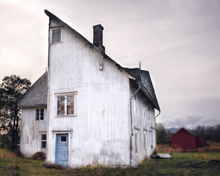 Атмосферные пейзажи заброшенных домов в Норвегии. Фото