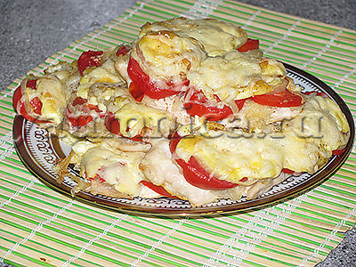 Куриные грудки с сыром и помидорами - рецепт с фото