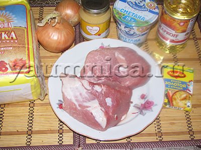 Тушеная свинина с болгарским перцем