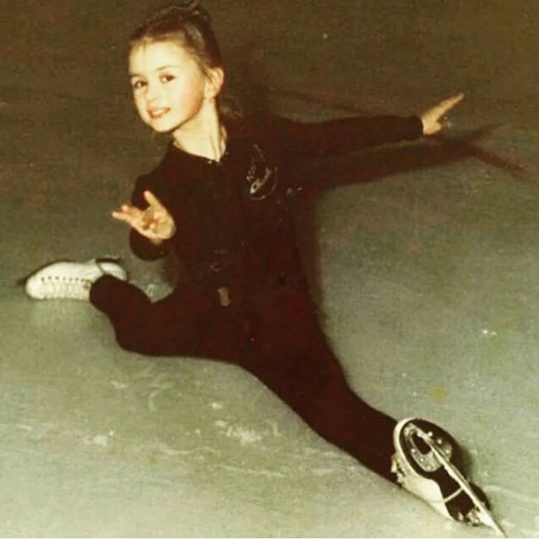 Семенович в молодости на коньках