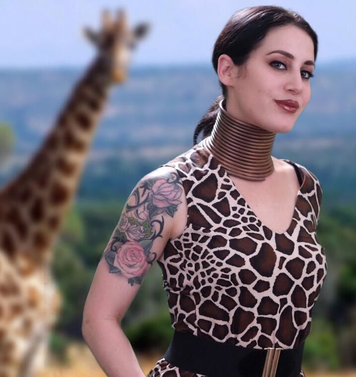 Женщина-жираф": американка 5 лет растягивала шею, чтобы стать похожей ...