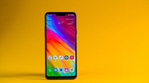 Желтый экран смартфона. LG g7 Fit дисплей. Яркий дисплей. Яркий желтый экран. V С жёлтым экраном.