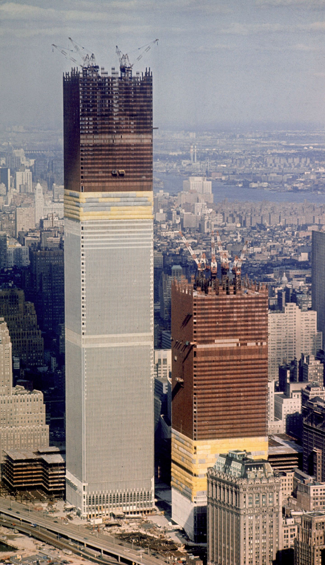 Близнецы сколько этажей. Всемирный торговый центр в Нью-Йорке башни Близнецы. ВТЦ Нью-Йорк башни Близнецы 2001. ВТЦ Нью-Йорк 2020. Эмпайр Стейт Билдинг 11 сентября 2001.