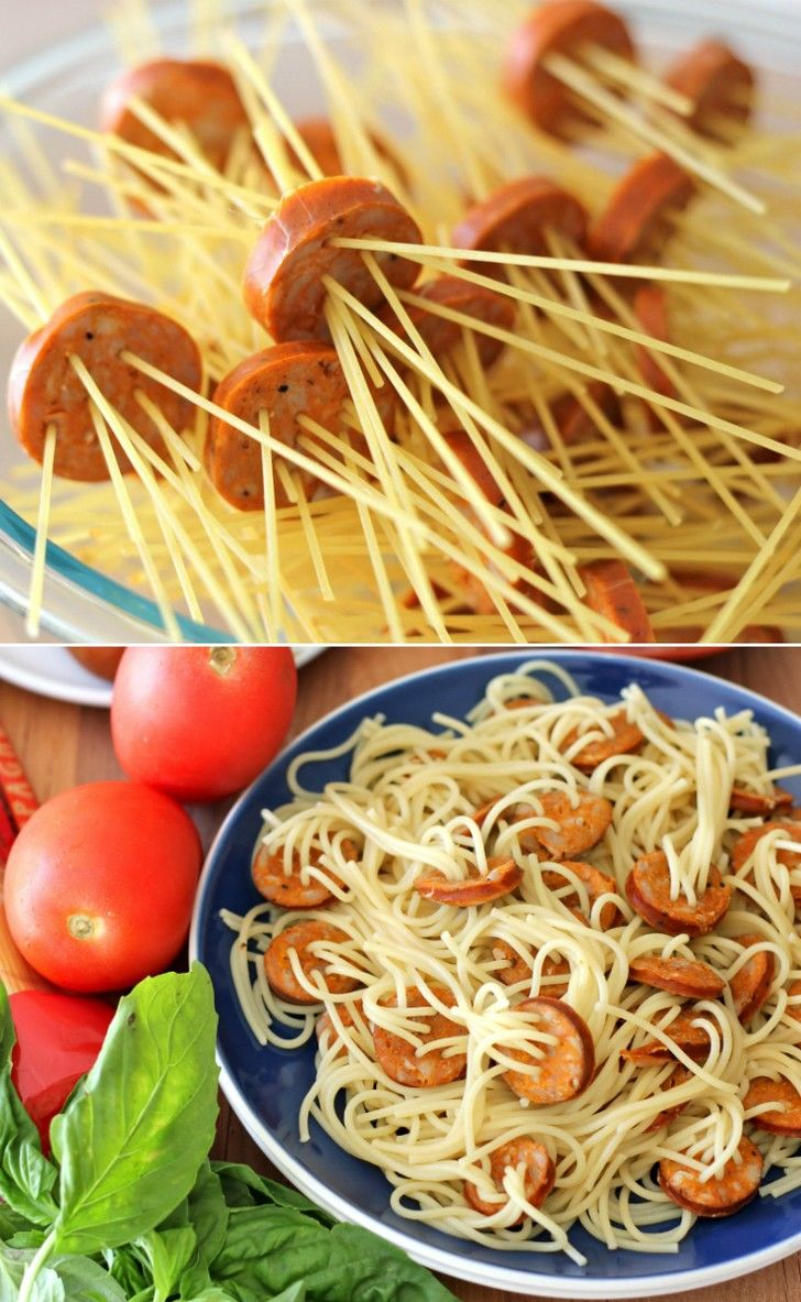 Готовим кушать дома. Спагетти с сосисками. Сосиски проткнутые спагетти. Сосиски со спагетти для детей. Спагетти с сардельками.