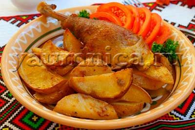 2. Курица с картошкой и грибами в духовке