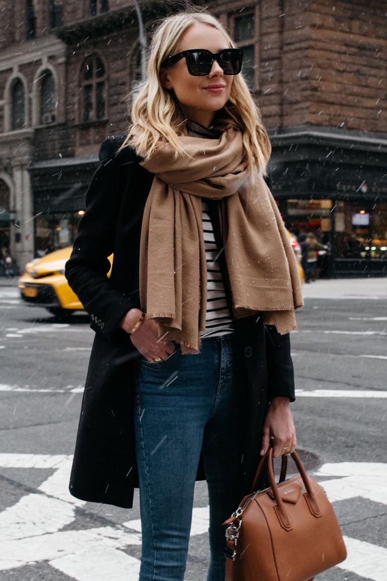 Пальто коричневое с шарфом