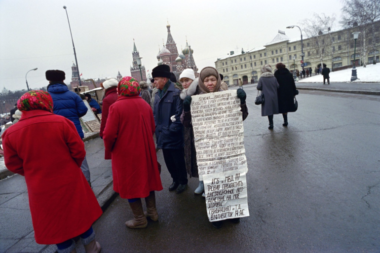 Декабрь 1990. Комсомольская правда палаточный городок 1990. Вялотекущая перестройка Великобритания картинок.