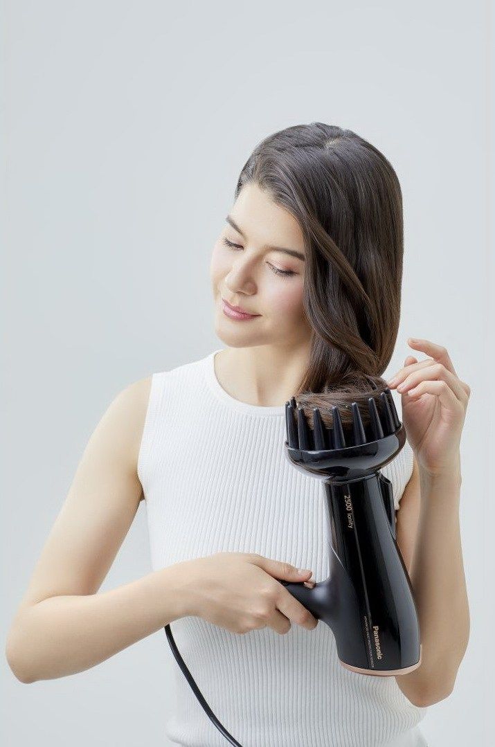 Укладка волос феном при помощи брашинга и диффузора