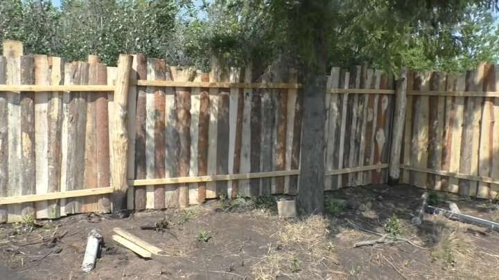 Забор для дома и дачи своими руками: как сделать дёшево и красиво - Дачная помощь