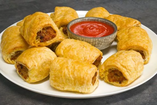 Пирожки с мясом из слоеного теста
