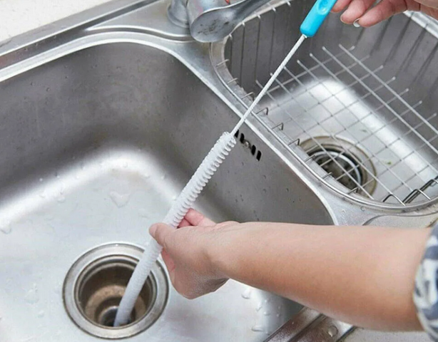 Как прочистить кухонную раковину и предотвратить засоры: простой способ для дома