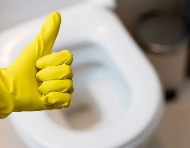 Как легко и безопасно очистить унитаз от налёта и ржавчины: домашние способы